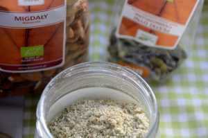 mieszanka migdałów i pestek dyni